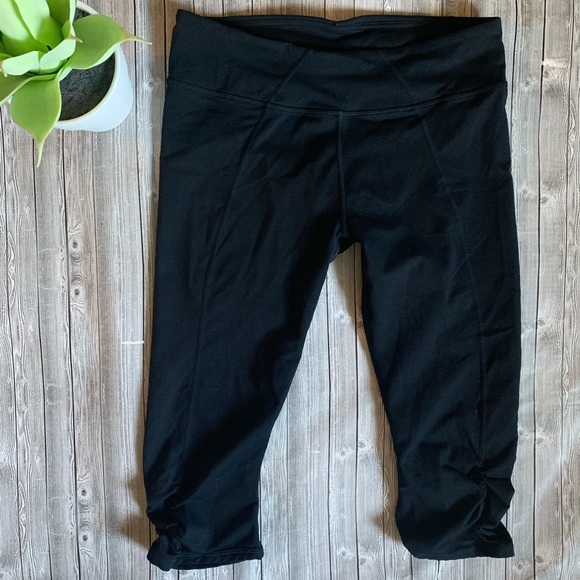 Fabletics Pants - Fabletics Capri Workout Athletic Pant Fabletics Pants - Fabletics Capri Workout Athletic Pant